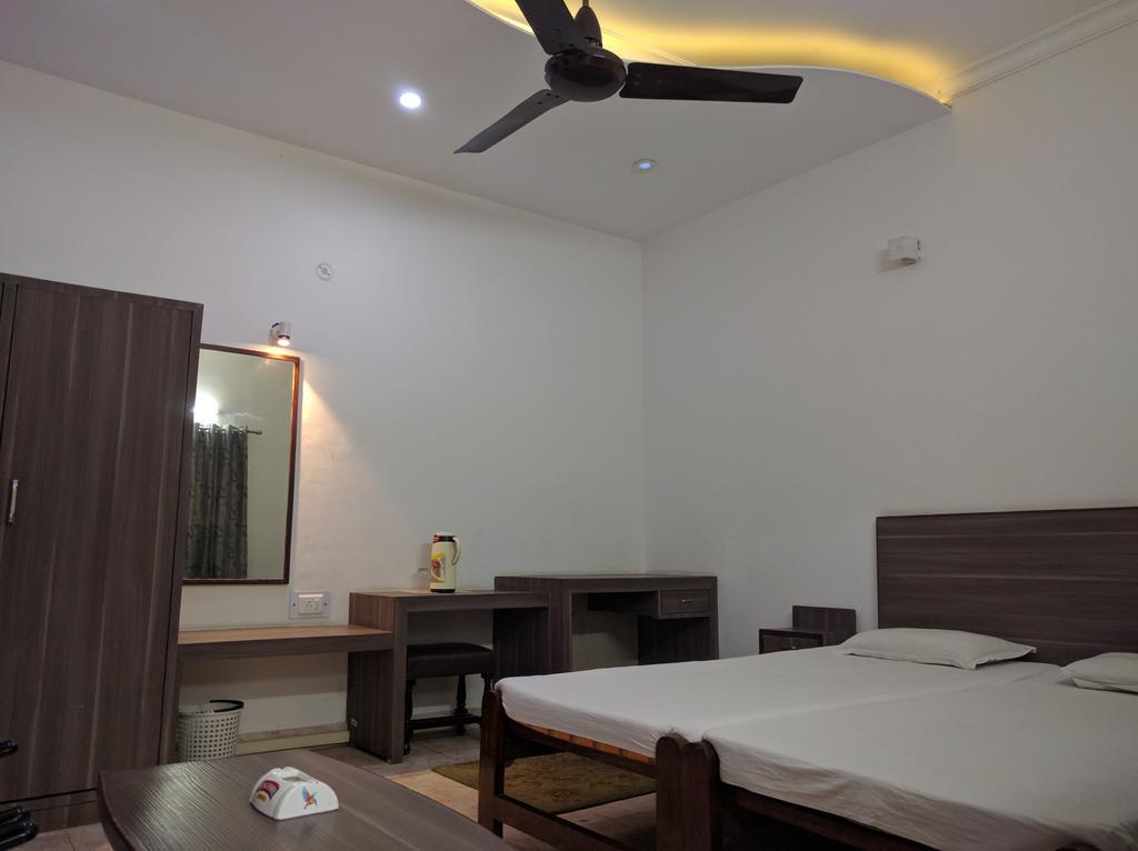 Hotel Pawan Agra  Exteriör bild