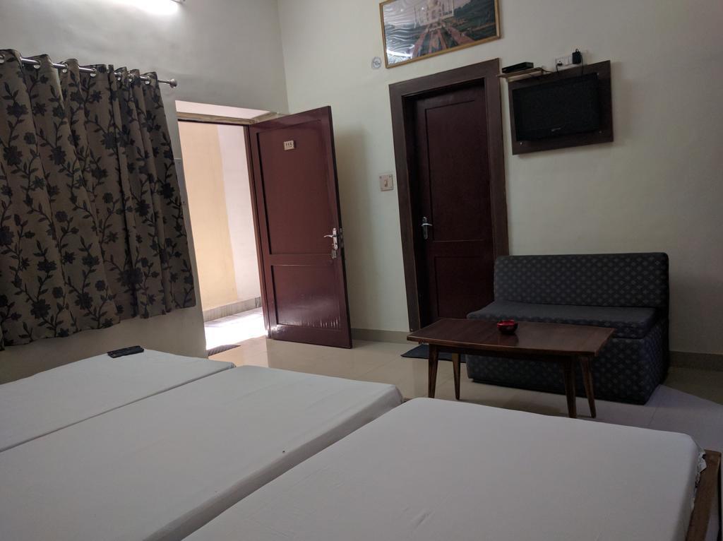 Hotel Pawan Agra  Exteriör bild