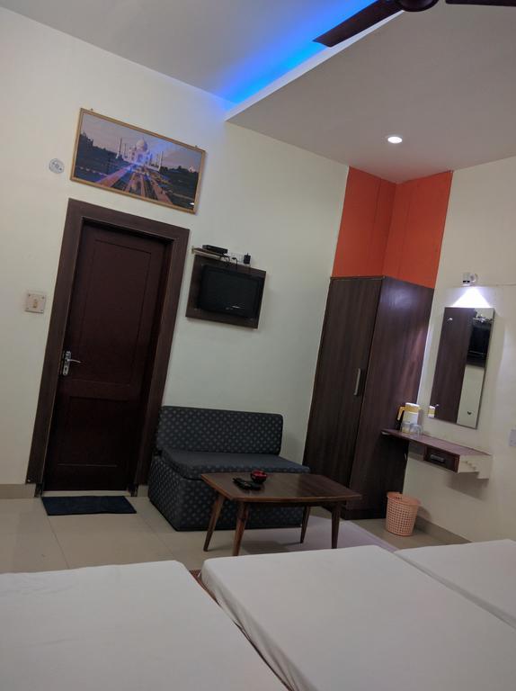 Hotel Pawan Agra  Exteriör bild
