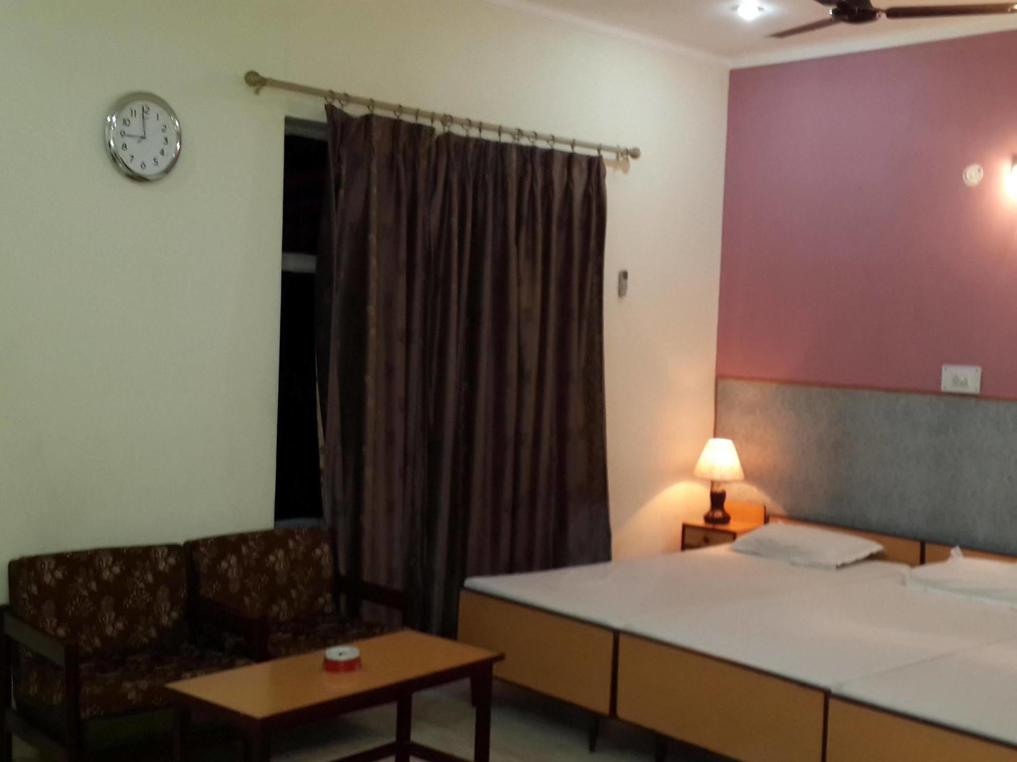 Hotel Pawan Agra  Exteriör bild